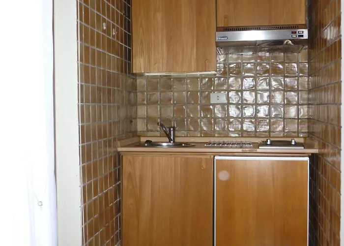 Eur Nir Apartmanhotel