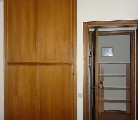 Eur Nir Apartmanhotel