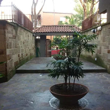 Hotel apartamentowy Eur Nir