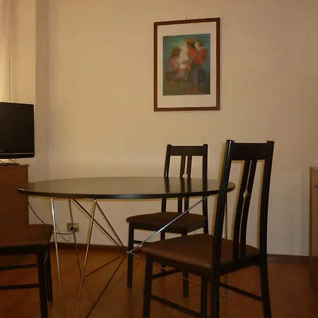 Eur Nir Hotel apartamentowy 3*